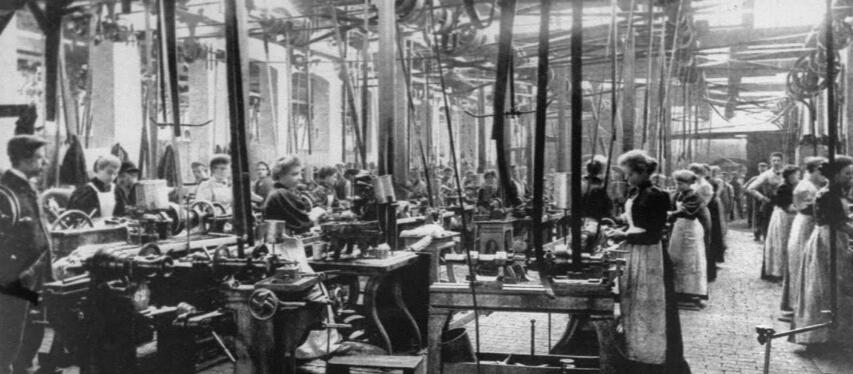 Women working in Coventry Machanics Factory